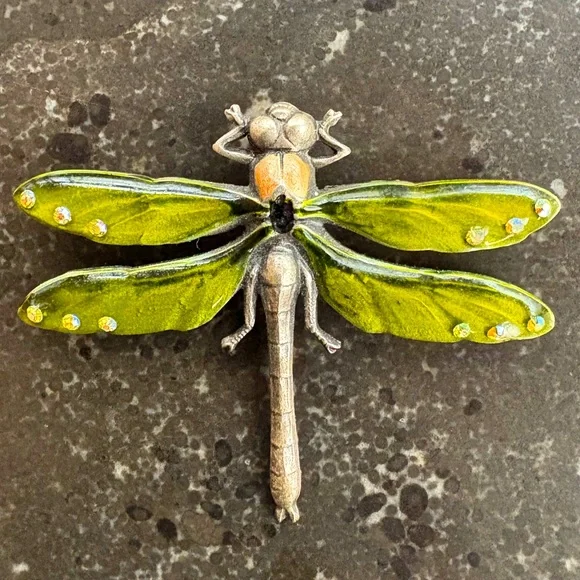 Green enamel dragonfly pin with rhinestones on its wing tips and peach body - Picture 8 of 11